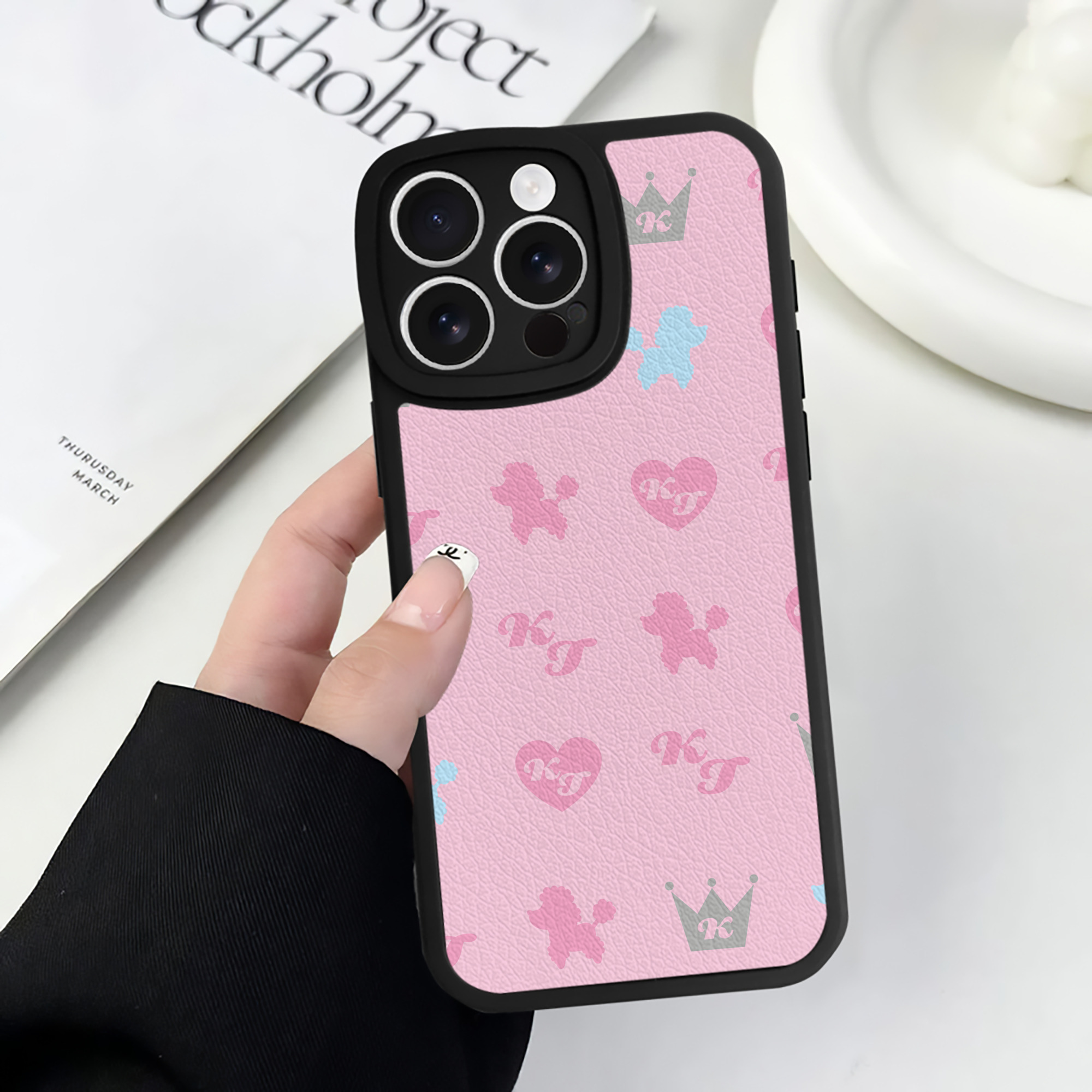 （画像用） Hello Kitty ハローキティ 【iPhone 16シリーズ対応】シリコンスマホケース（レザー調） 材質：シリコン